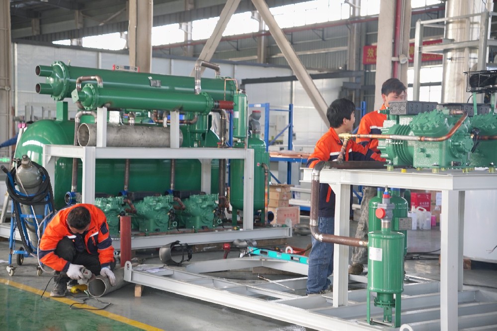 寒（hán）冬將（jiāng）至（zhì），冰（bīng）勳製冷車間卻熱火朝天